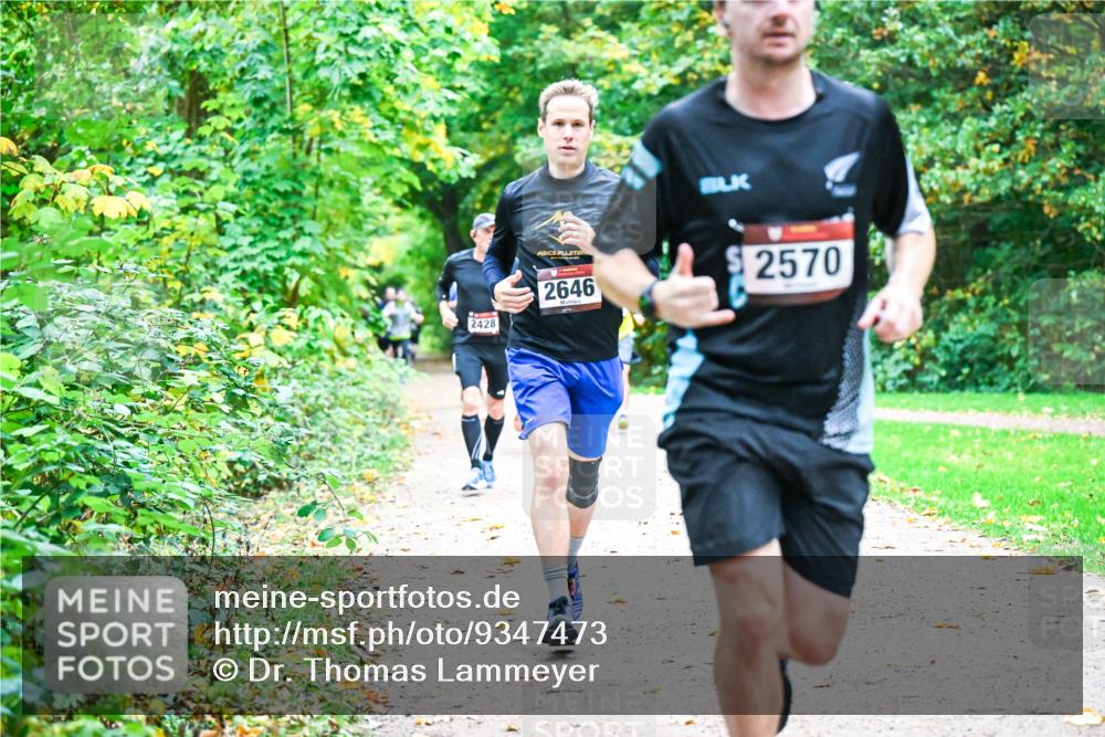 12.10.2025 - Bramfelder Halbmarathon 2025 Dr. Thomas Lammeyer http://msf.ph/oto/9347473 12.10.2025 10:23:55 Laufen 2428, 2646, 2570 meine-sportfotos.de