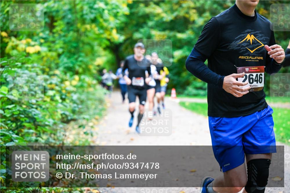 12.10.2025 - Bramfelder Halbmarathon 2025 Dr. Thomas Lammeyer http://msf.ph/oto/9347478 12.10.2025 10:23:57 Laufen 35, 21, 30, 130, 43, 30, 34, 2646 meine-sportfotos.de