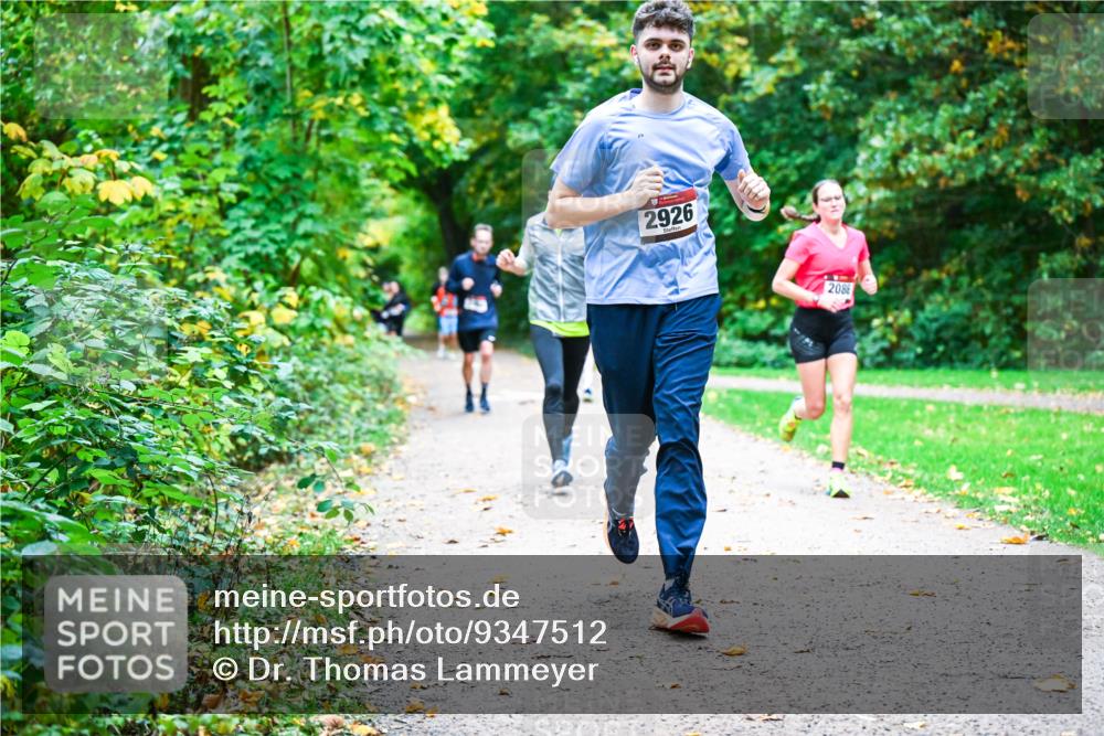 12.10.2025 - Bramfelder Halbmarathon 2025 Dr. Thomas Lammeyer http://msf.ph/oto/9347512 12.10.2025 10:24:03 Laufen 2926, 208 meine-sportfotos.de