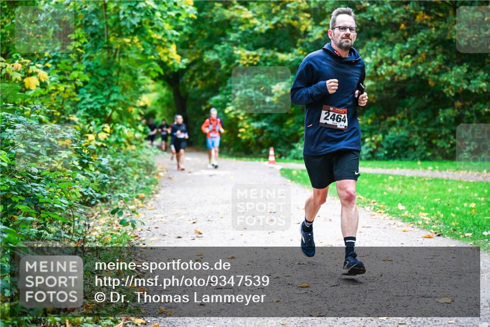 12.10.2025 - Bramfelder Halbmarathon 2025 Dr. Thomas Lammeyer http://msf.ph/oto/9347539 12.10.2025 10:24:08 Laufen 2464, 47 meine-sportfotos.de