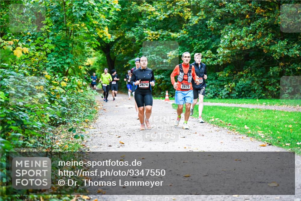12.10.2025 - Bramfelder Halbmarathon 2025 Dr. Thomas Lammeyer http://msf.ph/oto/9347550 12.10.2025 10:24:13 Laufen 42, 2674, 2675 meine-sportfotos.de