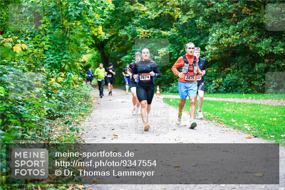 12.10.2025 - Bramfelder Halbmarathon 2025 Dr. Thomas Lammeyer http://msf.ph/oto/9347554 12.10.2025 10:24:14 Laufen 2674, 2675, 42 meine-sportfotos.de