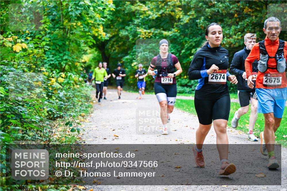 12.10.2025 - Bramfelder Halbmarathon 2025 Dr. Thomas Lammeyer http://msf.ph/oto/9347566 12.10.2025 10:24:16 Laufen 2674, 2716, 2675 meine-sportfotos.de