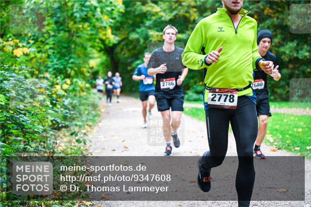12.10.2025 - Bramfelder Halbmarathon 2025 Dr. Thomas Lammeyer http://msf.ph/oto/9347608 12.10.2025 10:24:22 Laufen 2786, 2778, 2680 meine-sportfotos.de