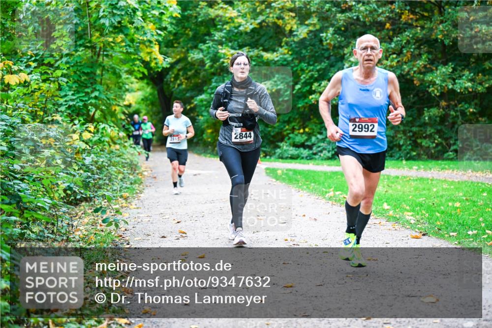 12.10.2025 - Bramfelder Halbmarathon 2025 Dr. Thomas Lammeyer http://msf.ph/oto/9347632 12.10.2025 10:24:29 Laufen 2992, 2812, 2844 meine-sportfotos.de