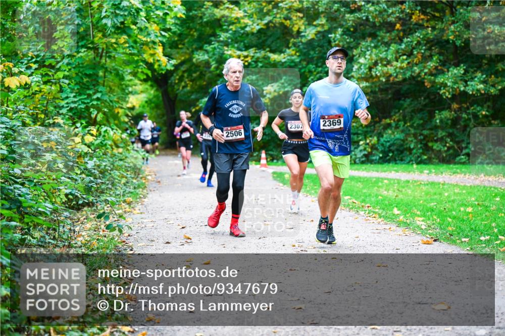 12.10.2025 - Bramfelder Halbmarathon 2025 Dr. Thomas Lammeyer http://msf.ph/oto/9347679 12.10.2025 10:24:41 Laufen 2506, 2369, 2307 meine-sportfotos.de