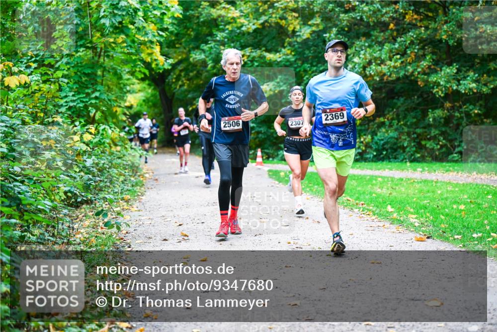 12.10.2025 - Bramfelder Halbmarathon 2025 Dr. Thomas Lammeyer http://msf.ph/oto/9347680 12.10.2025 10:24:41 Laufen 2506, 2369, 2307 meine-sportfotos.de