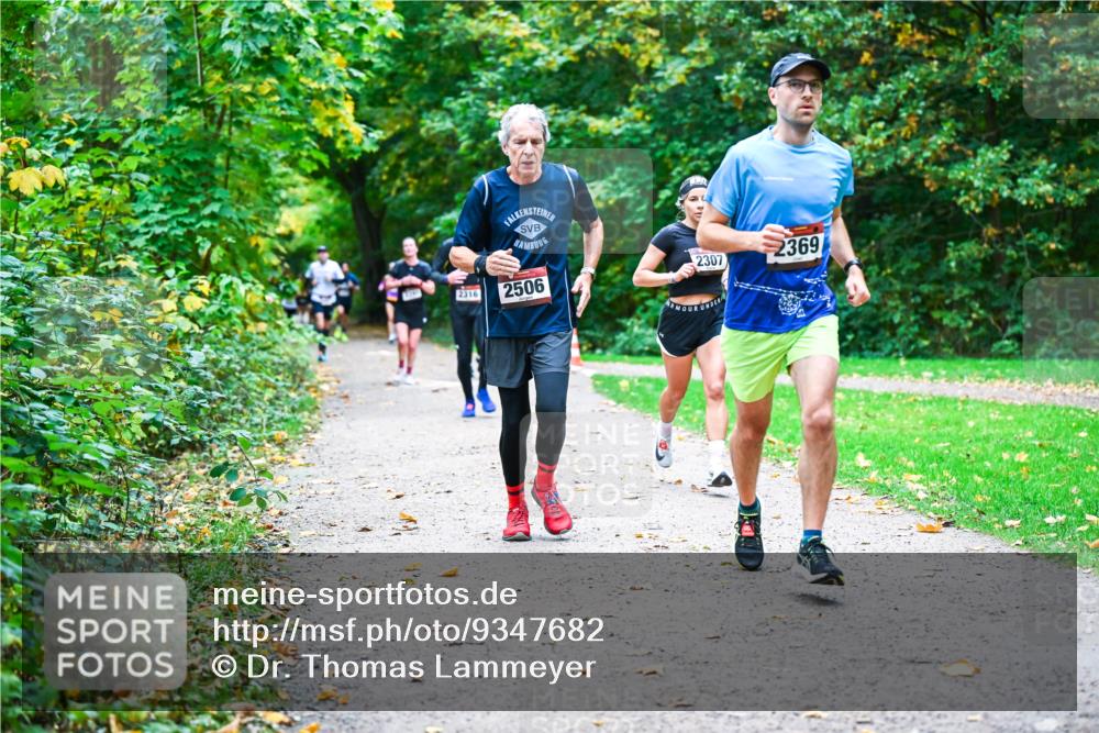 12.10.2025 - Bramfelder Halbmarathon 2025 Dr. Thomas Lammeyer http://msf.ph/oto/9347682 12.10.2025 10:24:41 Laufen 2316, 2506, 2369, 2307 meine-sportfotos.de