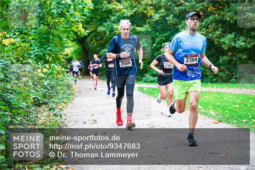 12.10.2025 - Bramfelder Halbmarathon 2025 Dr. Thomas Lammeyer http://msf.ph/oto/9347683 12.10.2025 10:24:41 Laufen 2506, 2307, 2369 meine-sportfotos.de
