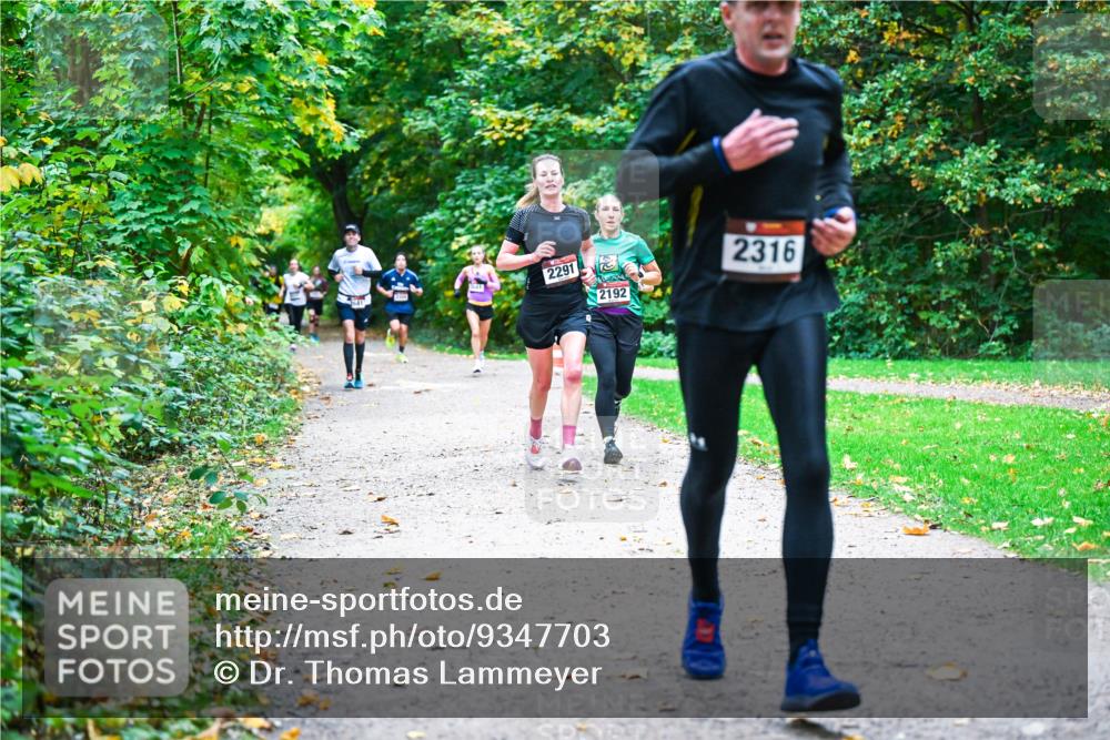 12.10.2025 - Bramfelder Halbmarathon 2025 Dr. Thomas Lammeyer http://msf.ph/oto/9347703 12.10.2025 10:24:45 Laufen 2291, 2192, 2316 meine-sportfotos.de