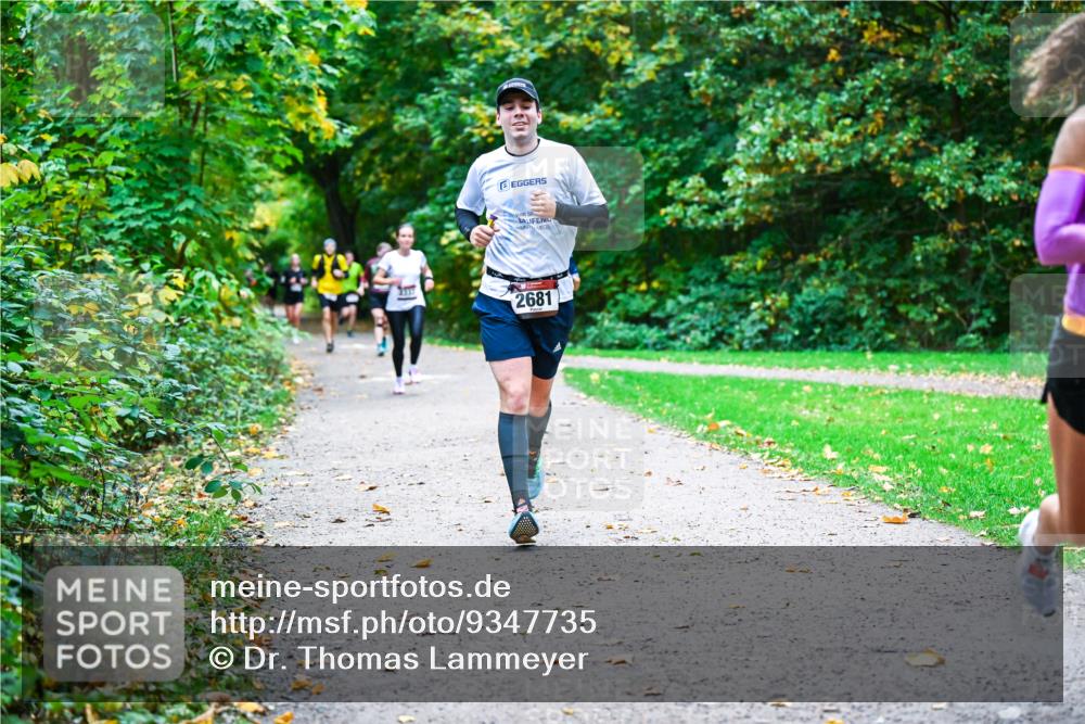 12.10.2025 - Bramfelder Halbmarathon 2025 Dr. Thomas Lammeyer http://msf.ph/oto/9347735 12.10.2025 10:24:50 Laufen 3333, 2681 meine-sportfotos.de