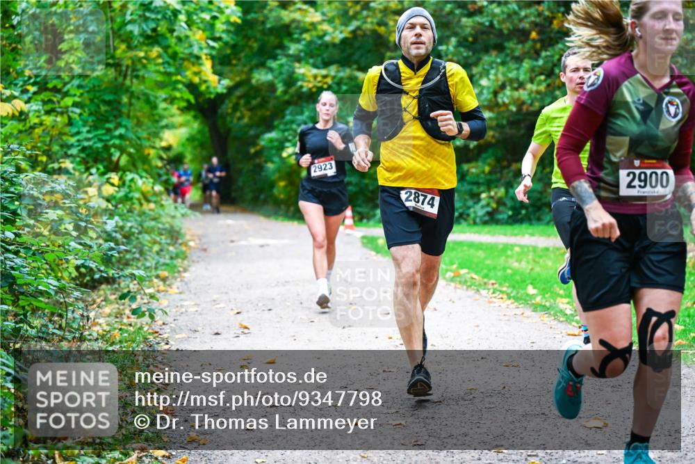 12.10.2025 - Bramfelder Halbmarathon 2025 Dr. Thomas Lammeyer http://msf.ph/oto/9347798 12.10.2025 10:25:00 Laufen 2923, 2874, 2900 meine-sportfotos.de