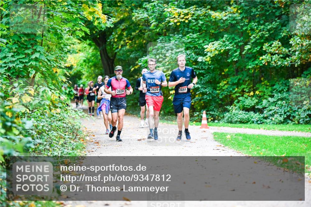 12.10.2025 - Bramfelder Halbmarathon 2025 Dr. Thomas Lammeyer http://msf.ph/oto/9347812 12.10.2025 10:25:08 Laufen 2839, 2628, 2691 meine-sportfotos.de