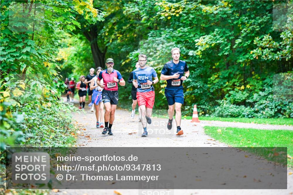 12.10.2025 - Bramfelder Halbmarathon 2025 Dr. Thomas Lammeyer http://msf.ph/oto/9347813 12.10.2025 10:25:08 Laufen 2839, 2628, 2691 meine-sportfotos.de