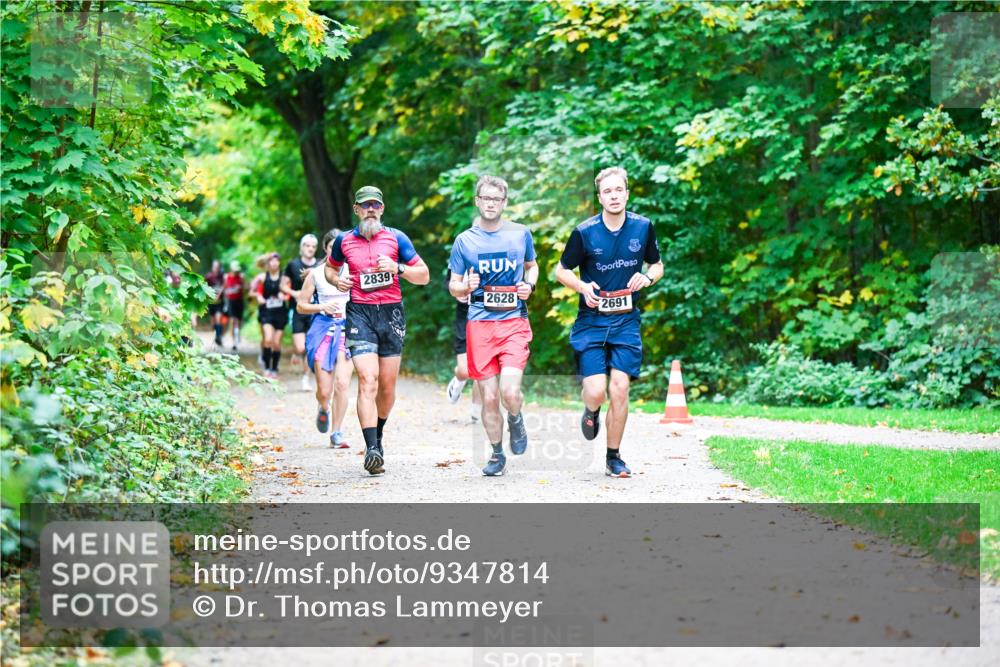 12.10.2025 - Bramfelder Halbmarathon 2025 Dr. Thomas Lammeyer http://msf.ph/oto/9347814 12.10.2025 10:25:08 Laufen 2839, 2628, 2691 meine-sportfotos.de