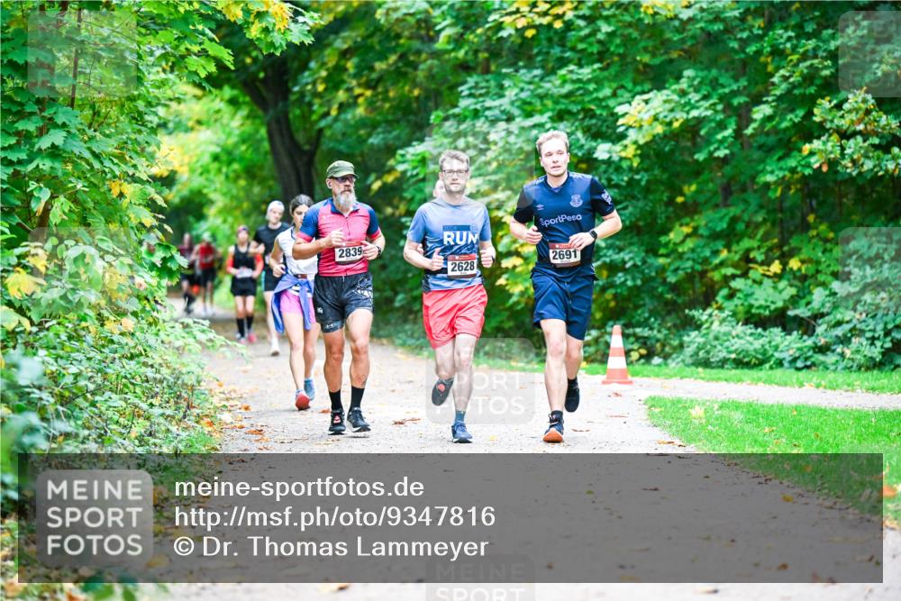 12.10.2025 - Bramfelder Halbmarathon 2025 Dr. Thomas Lammeyer http://msf.ph/oto/9347816 12.10.2025 10:25:08 Laufen 2839, 2628, 2691 meine-sportfotos.de