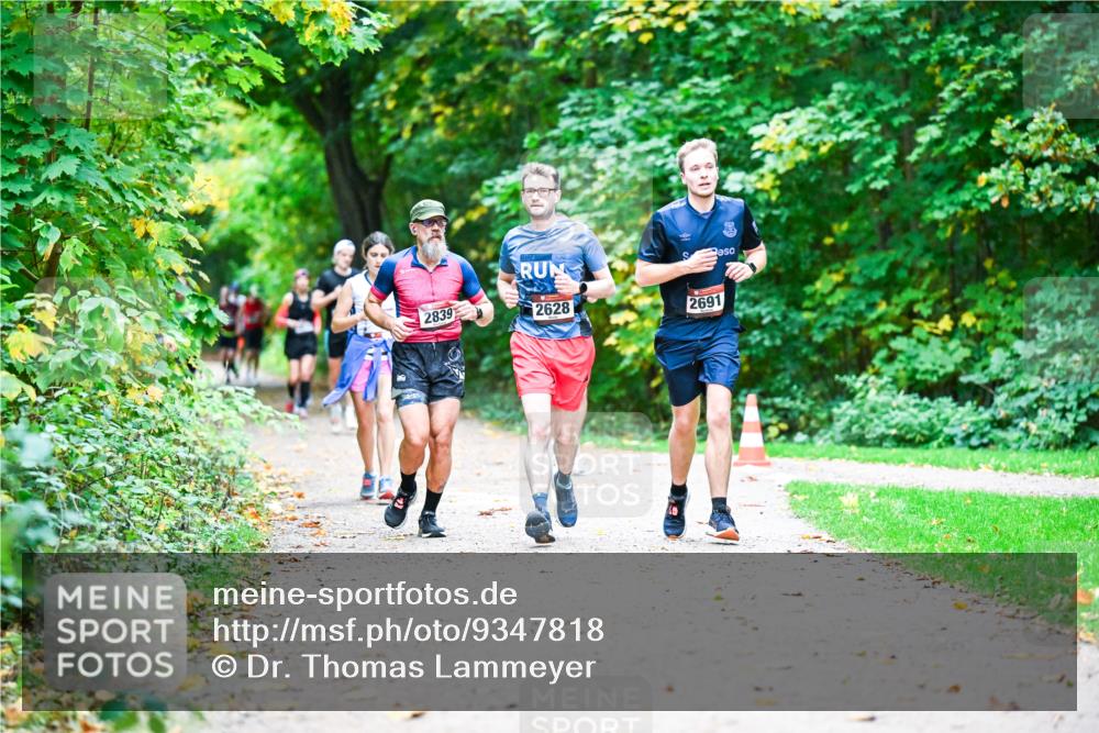12.10.2025 - Bramfelder Halbmarathon 2025 Dr. Thomas Lammeyer http://msf.ph/oto/9347818 12.10.2025 10:25:08 Laufen 2839, 2024, 2628, 2691 meine-sportfotos.de