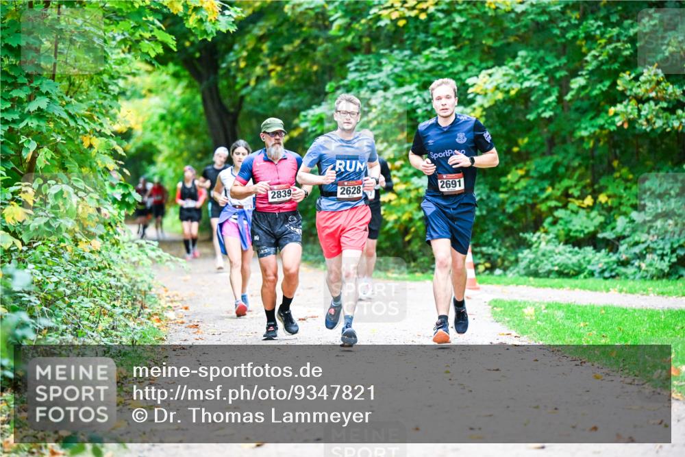 12.10.2025 - Bramfelder Halbmarathon 2025 Dr. Thomas Lammeyer http://msf.ph/oto/9347821 12.10.2025 10:25:09 Laufen 2839, 2024, 2628, 2691 meine-sportfotos.de