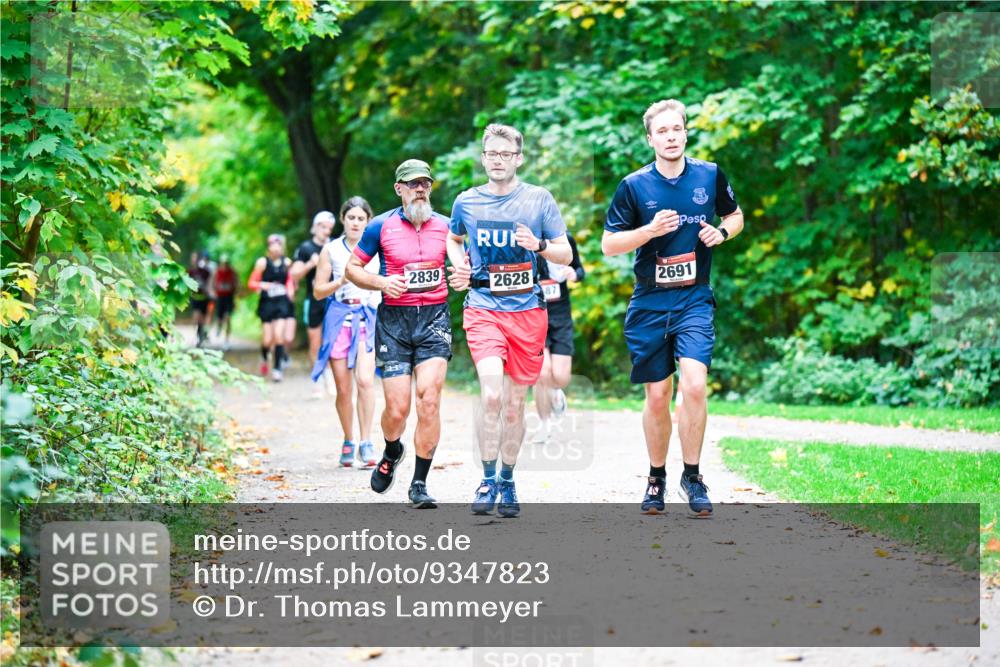 12.10.2025 - Bramfelder Halbmarathon 2025 Dr. Thomas Lammeyer http://msf.ph/oto/9347823 12.10.2025 10:25:09 Laufen 2839, 2024, 2628, 2691, 87 meine-sportfotos.de