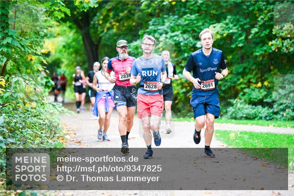 12.10.2025 - Bramfelder Halbmarathon 2025 Dr. Thomas Lammeyer http://msf.ph/oto/9347825 12.10.2025 10:25:09 Laufen 2839, 2024, 2628, 2691 meine-sportfotos.de