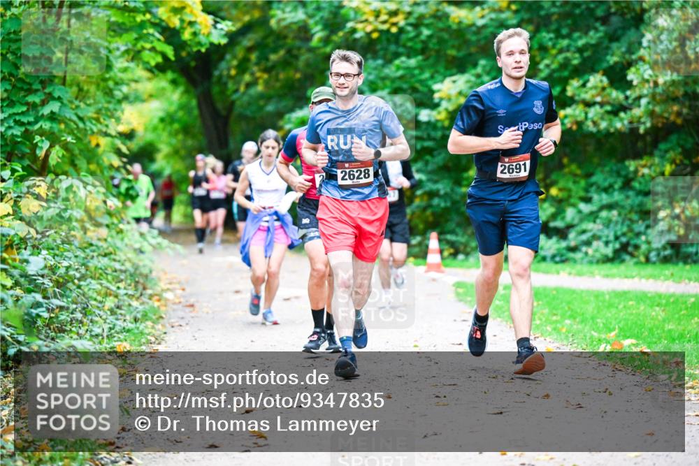12.10.2025 - Bramfelder Halbmarathon 2025 Dr. Thomas Lammeyer http://msf.ph/oto/9347835 12.10.2025 10:25:11 Laufen 2628, 2691 meine-sportfotos.de