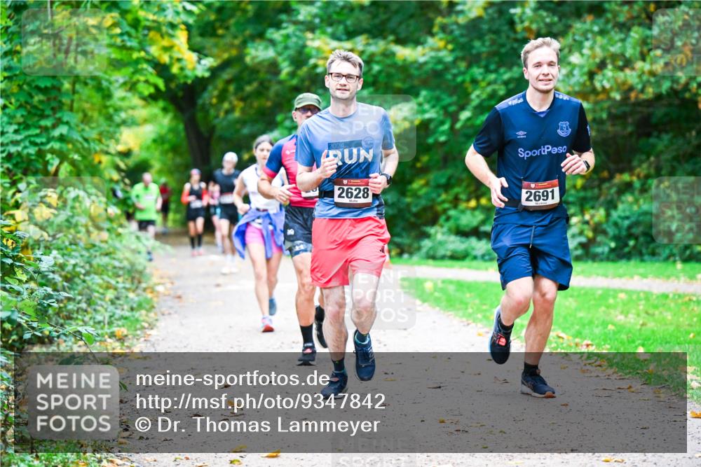 12.10.2025 - Bramfelder Halbmarathon 2025 Dr. Thomas Lammeyer http://msf.ph/oto/9347842 12.10.2025 10:25:12 Laufen 2024, 2628, 6807, 2691 meine-sportfotos.de
