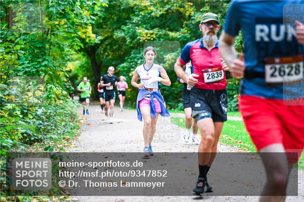 12.10.2025 - Bramfelder Halbmarathon 2025 Dr. Thomas Lammeyer http://msf.ph/oto/9347852 12.10.2025 10:25:14 Laufen 2839, 2628, 2273, 25 meine-sportfotos.de