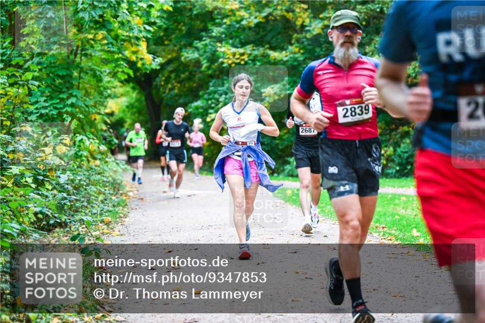 12.10.2025 - Bramfelder Halbmarathon 2025 Dr. Thomas Lammeyer http://msf.ph/oto/9347853 12.10.2025 10:25:14 Laufen 2687, 2839, 2 meine-sportfotos.de