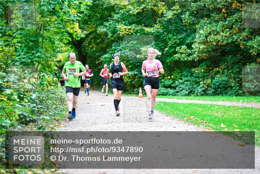 12.10.2025 - Bramfelder Halbmarathon 2025 Dr. Thomas Lammeyer http://msf.ph/oto/9347890 12.10.2025 10:25:20 Laufen 2538, 2619, 2178 meine-sportfotos.de