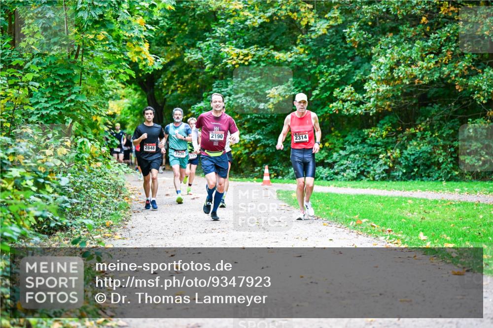 12.10.2025 - Bramfelder Halbmarathon 2025 Dr. Thomas Lammeyer http://msf.ph/oto/9347923 12.10.2025 10:25:25 Laufen 2848, 2330175, 2190, 2314 meine-sportfotos.de