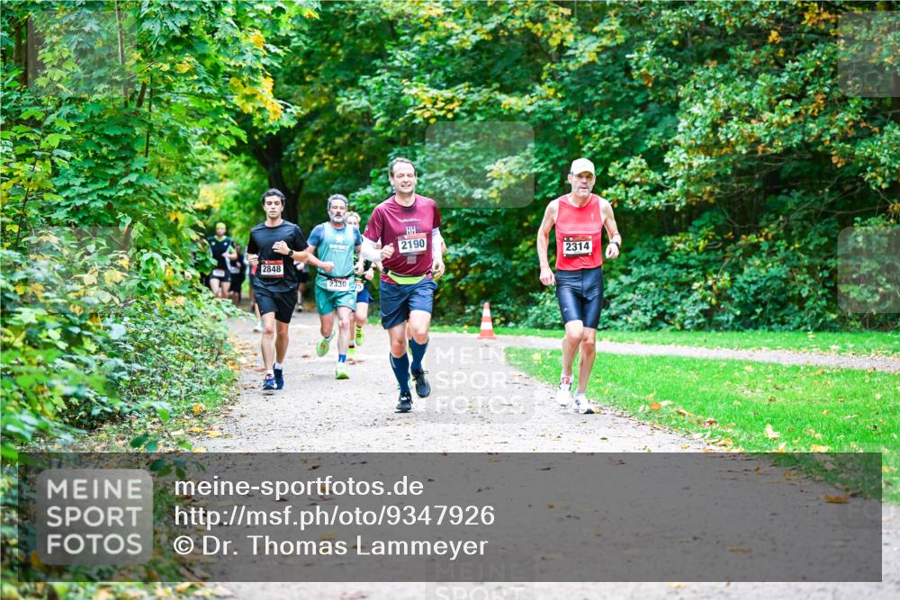 12.10.2025 - Bramfelder Halbmarathon 2025 Dr. Thomas Lammeyer http://msf.ph/oto/9347926 12.10.2025 10:25:26 Laufen 2190, 2848, 2330, 75, 2314 meine-sportfotos.de