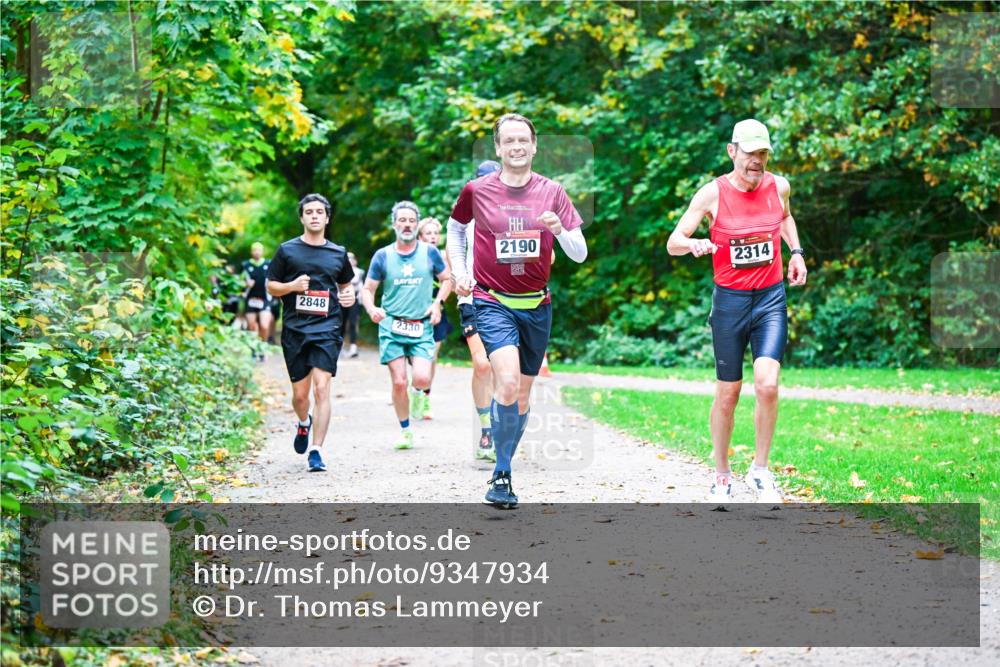 12.10.2025 - Bramfelder Halbmarathon 2025 Dr. Thomas Lammeyer http://msf.ph/oto/9347934 12.10.2025 10:25:27 Laufen 2848, 2330, 2190, 2314 meine-sportfotos.de