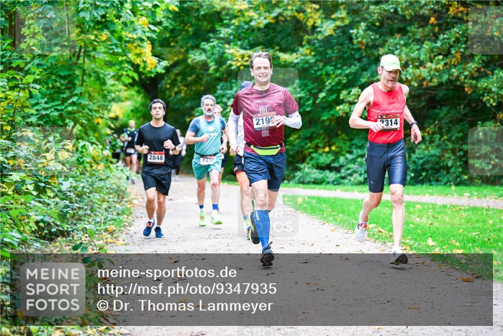 12.10.2025 - Bramfelder Halbmarathon 2025 Dr. Thomas Lammeyer http://msf.ph/oto/9347935 12.10.2025 10:25:27 Laufen 2848, 2330, 2192, 2314 meine-sportfotos.de