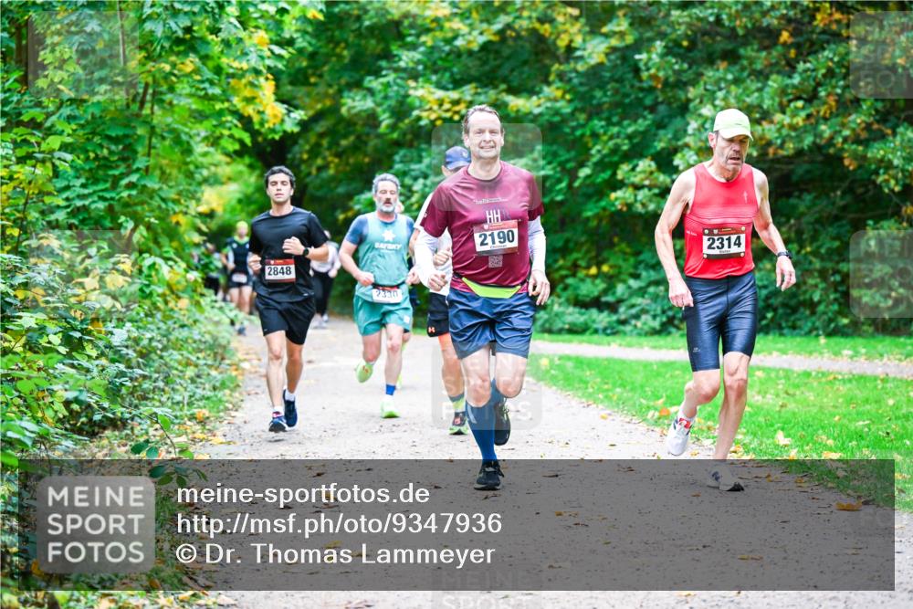 12.10.2025 - Bramfelder Halbmarathon 2025 Dr. Thomas Lammeyer http://msf.ph/oto/9347936 12.10.2025 10:25:27 Laufen 2190, 2848, 2330, 2314 meine-sportfotos.de
