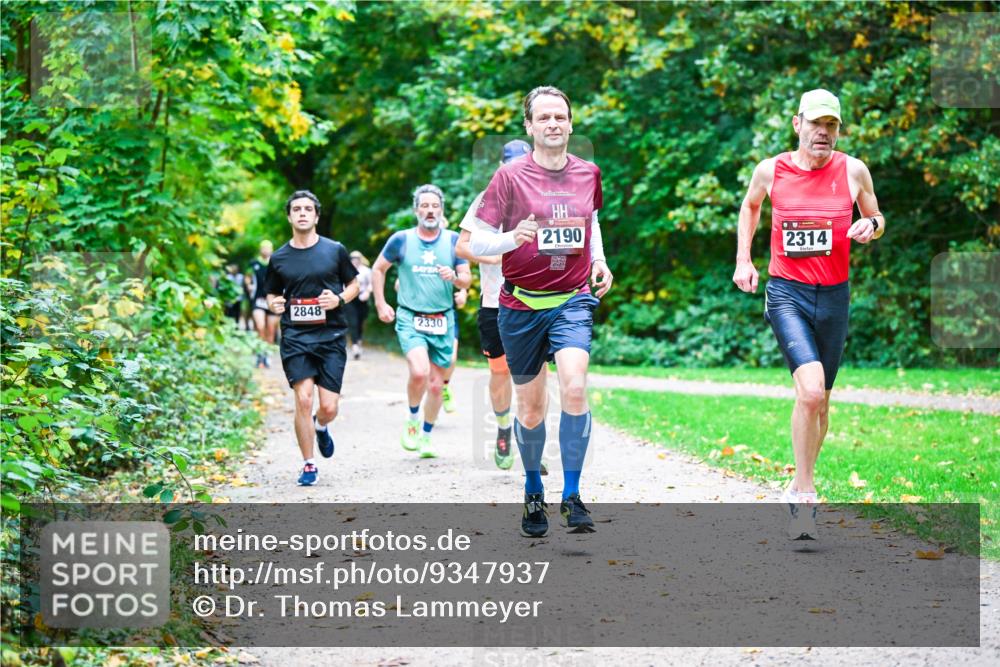 12.10.2025 - Bramfelder Halbmarathon 2025 Dr. Thomas Lammeyer http://msf.ph/oto/9347937 12.10.2025 10:25:27 Laufen 2190, 2848, 2330, 2314 meine-sportfotos.de