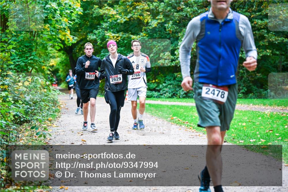 12.10.2025 - Bramfelder Halbmarathon 2025 Dr. Thomas Lammeyer http://msf.ph/oto/9347994 12.10.2025 10:25:41 Laufen 2853, 2629, 2768, 2478 meine-sportfotos.de