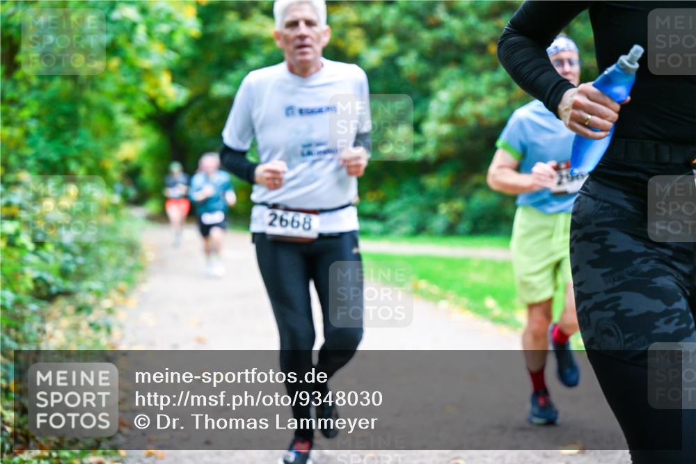 12.10.2025 - Bramfelder Halbmarathon 2025 Dr. Thomas Lammeyer http://msf.ph/oto/9348030 12.10.2025 10:25:47 Laufen 2668 meine-sportfotos.de