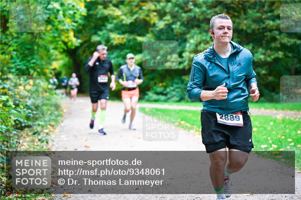 12.10.2025 - Bramfelder Halbmarathon 2025 Dr. Thomas Lammeyer http://msf.ph/oto/9348061 12.10.2025 10:25:52 Laufen 2889 meine-sportfotos.de