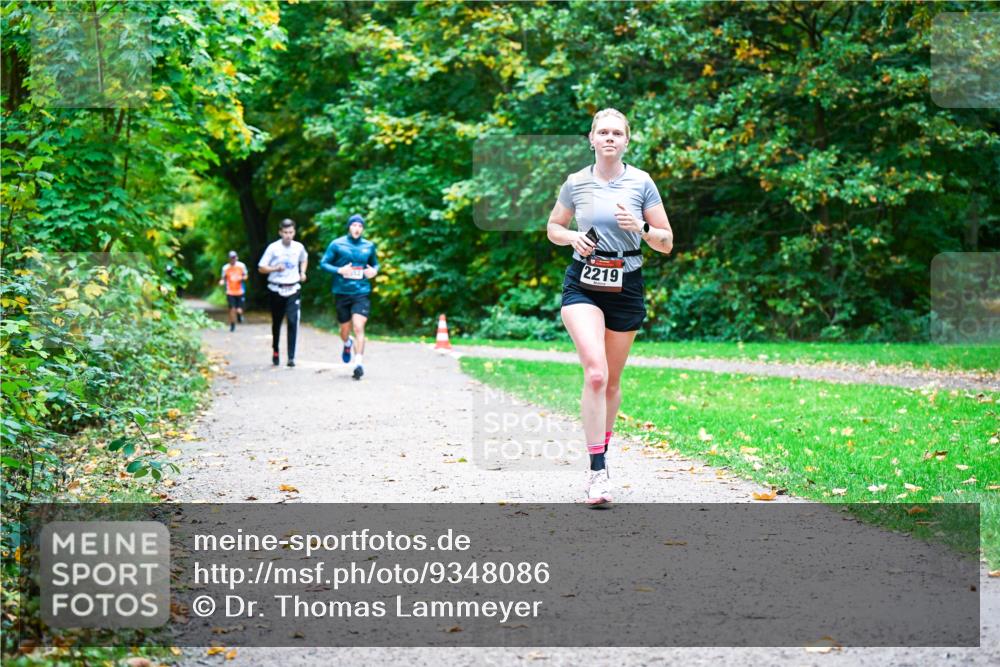 12.10.2025 - Bramfelder Halbmarathon 2025 Dr. Thomas Lammeyer http://msf.ph/oto/9348086 12.10.2025 10:25:59 Laufen 2219 meine-sportfotos.de