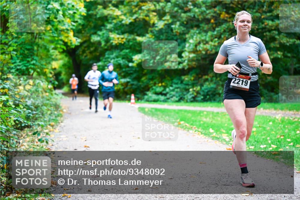 12.10.2025 - Bramfelder Halbmarathon 2025 Dr. Thomas Lammeyer http://msf.ph/oto/9348092 12.10.2025 10:26:00 Laufen 2219 meine-sportfotos.de