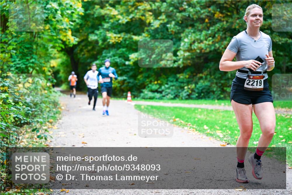 12.10.2025 - Bramfelder Halbmarathon 2025 Dr. Thomas Lammeyer http://msf.ph/oto/9348093 12.10.2025 10:26:00 Laufen 2219 meine-sportfotos.de