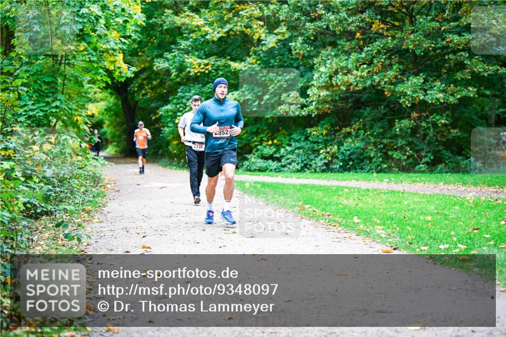 12.10.2025 - Bramfelder Halbmarathon 2025 Dr. Thomas Lammeyer http://msf.ph/oto/9348097 12.10.2025 10:26:02 Laufen 2730, 352 meine-sportfotos.de