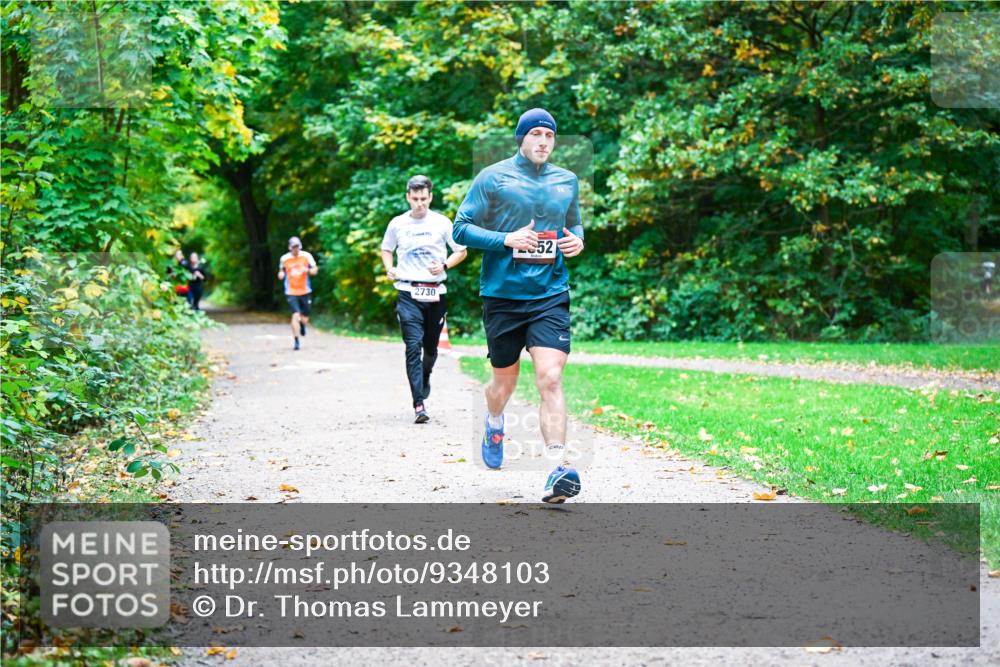 12.10.2025 - Bramfelder Halbmarathon 2025 Dr. Thomas Lammeyer http://msf.ph/oto/9348103 12.10.2025 10:26:02 Laufen 2730, 52 meine-sportfotos.de