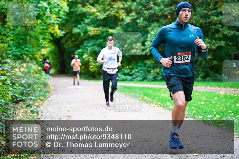 12.10.2025 - Bramfelder Halbmarathon 2025 Dr. Thomas Lammeyer http://msf.ph/oto/9348110 12.10.2025 10:26:03 Laufen 2238, 2352 meine-sportfotos.de