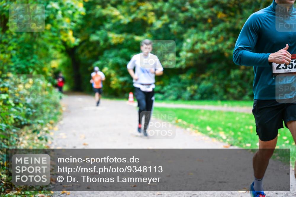 12.10.2025 - Bramfelder Halbmarathon 2025 Dr. Thomas Lammeyer http://msf.ph/oto/9348113 12.10.2025 10:26:04 Laufen 2352 meine-sportfotos.de