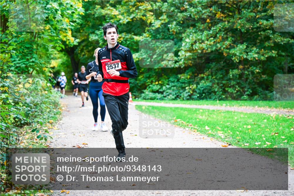 12.10.2025 - Bramfelder Halbmarathon 2025 Dr. Thomas Lammeyer http://msf.ph/oto/9348143 12.10.2025 10:26:14 Laufen 2537 meine-sportfotos.de