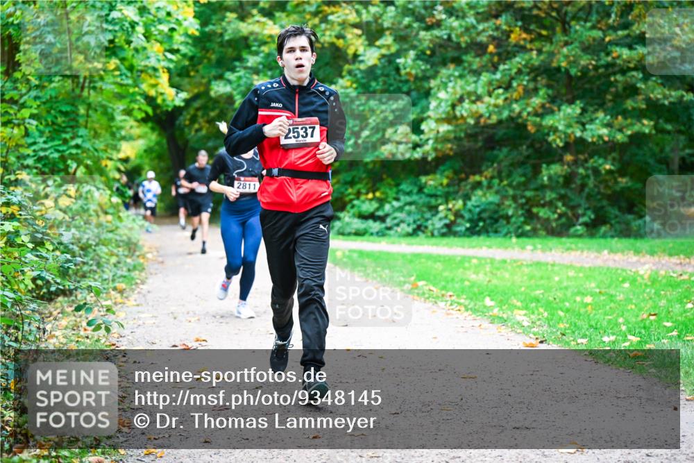 12.10.2025 - Bramfelder Halbmarathon 2025 Dr. Thomas Lammeyer http://msf.ph/oto/9348145 12.10.2025 10:26:14 Laufen 2811, 2537 meine-sportfotos.de