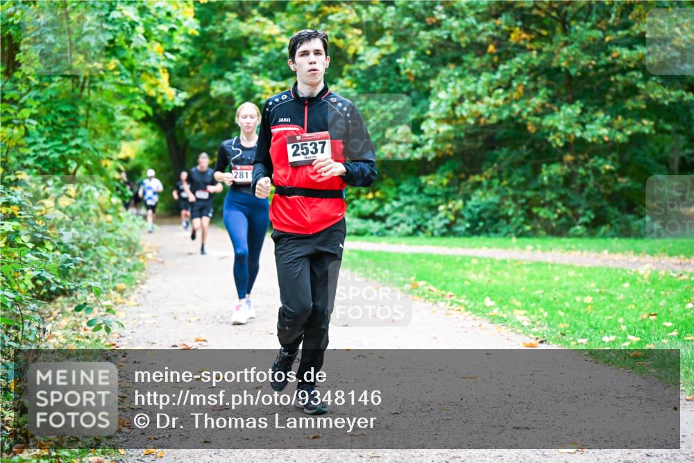 12.10.2025 - Bramfelder Halbmarathon 2025 Dr. Thomas Lammeyer http://msf.ph/oto/9348146 12.10.2025 10:26:14 Laufen 281, 2537 meine-sportfotos.de
