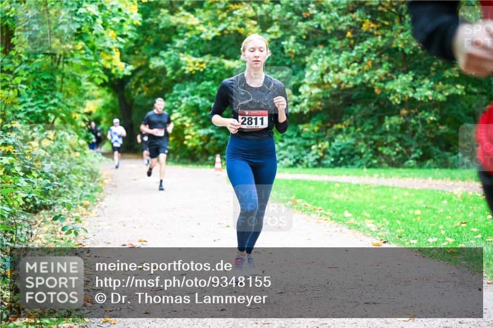12.10.2025 - Bramfelder Halbmarathon 2025 Dr. Thomas Lammeyer http://msf.ph/oto/9348155 12.10.2025 10:26:16 Laufen 2811 meine-sportfotos.de