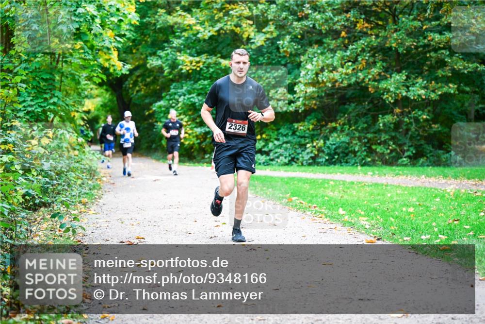 12.10.2025 - Bramfelder Halbmarathon 2025 Dr. Thomas Lammeyer http://msf.ph/oto/9348166 12.10.2025 10:26:19 Laufen 2326 meine-sportfotos.de